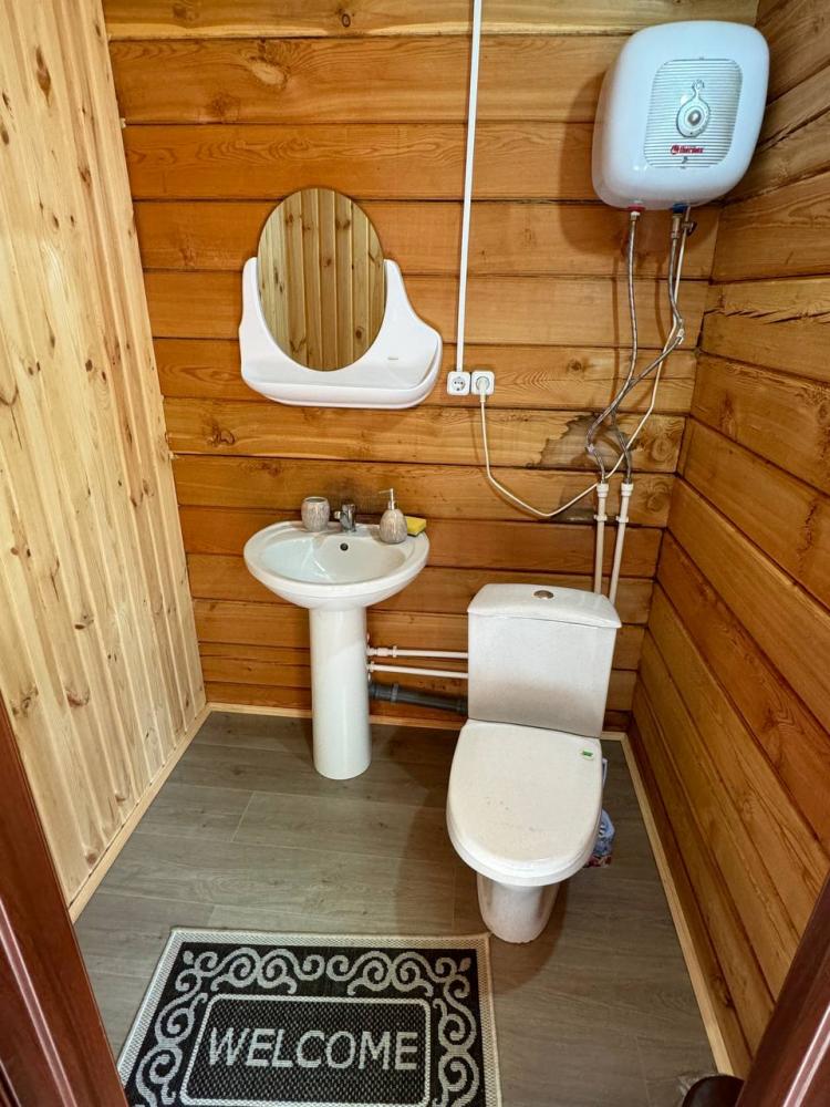 Дом 3-местный с удобствами (туалет, холодильник, чайник)