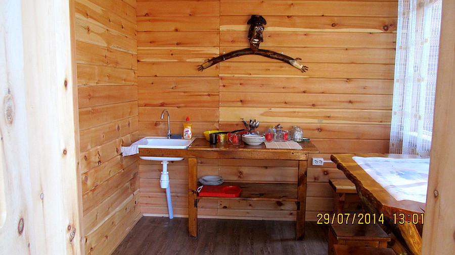 Кухня на первом этаже 