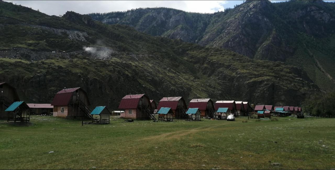 Турбаза "Эдем" у реки Чулышман в Горном Алтае