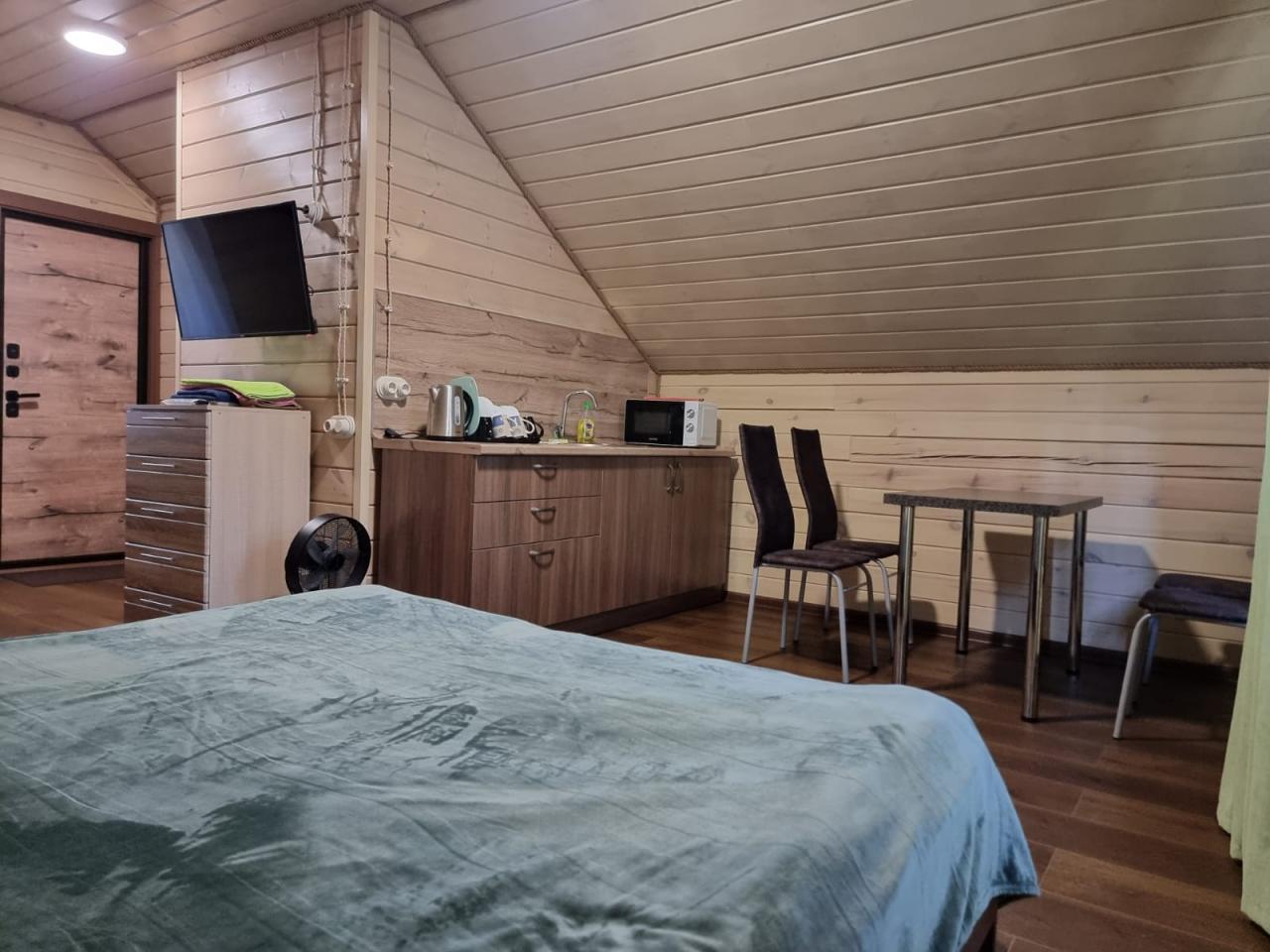 Номер 4-хместный благоустроенный на 2 этаже