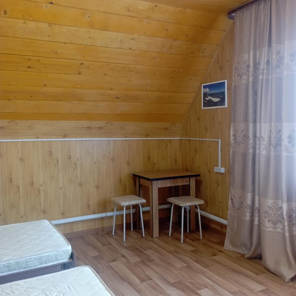 Комната с видом на Северо-Чуйский хребет