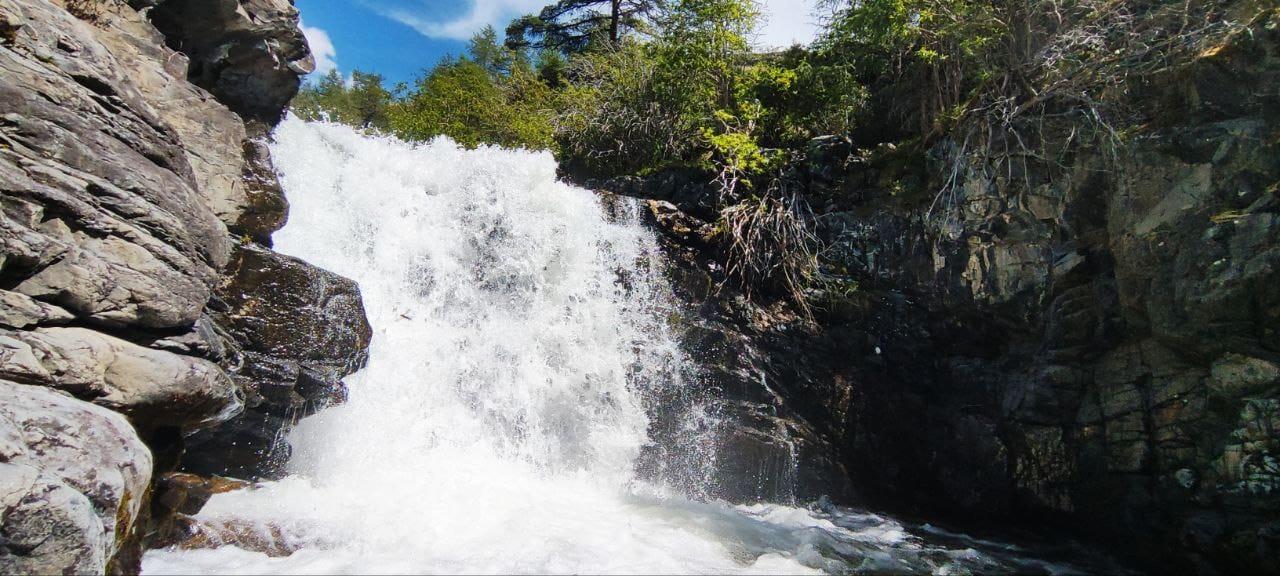 Водопад Куйтас вблизи села Кош-Агач