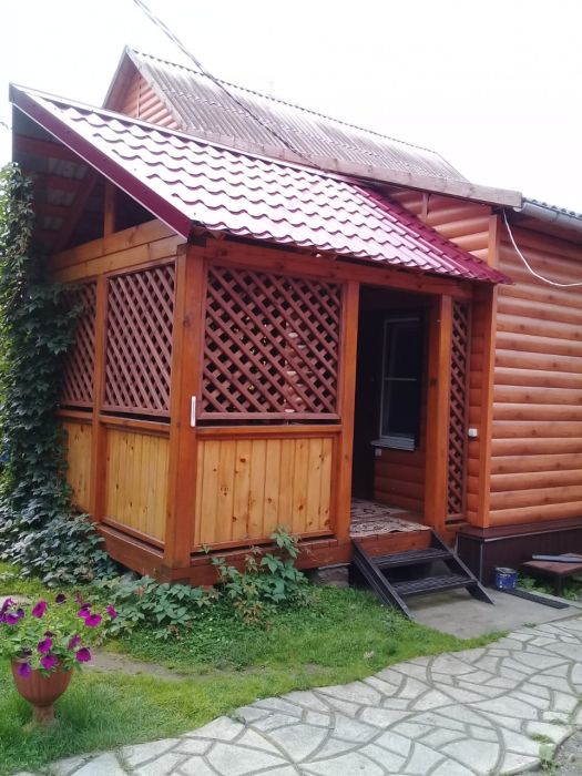 Терраса дома с камином