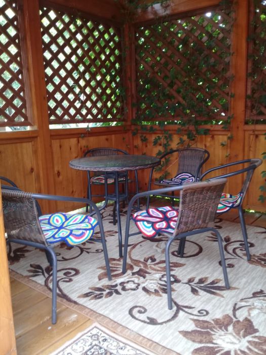 Терраса дома с камином