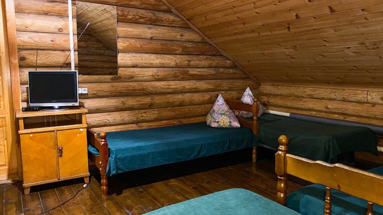 Номер 5 четырехместный второй этаж (+2 доп. места)