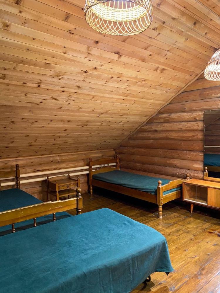 Номер 6 четырехместный на втором этаже ( +1 доп. место)