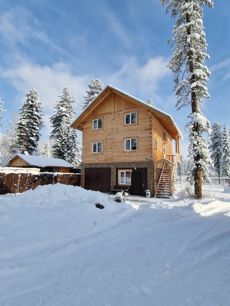 Коттедж "Ирис" с благоустроенными номерами