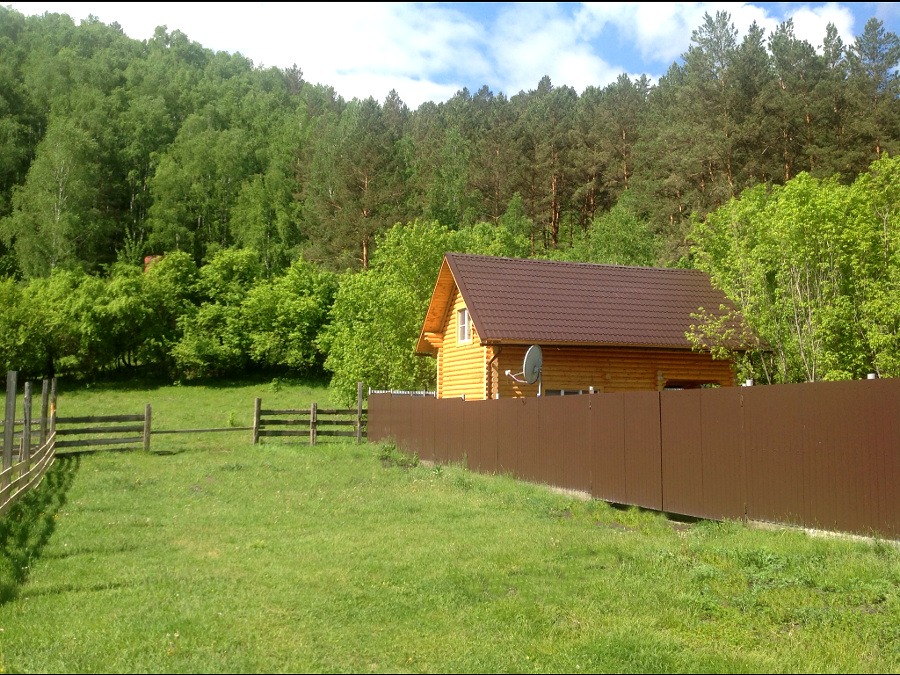 Бревенчатый дом на Алтае