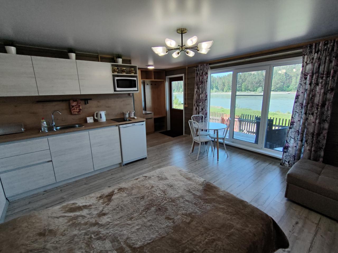 "Дом на берегу" на Алтае у реки Катунь курорт Манжерок