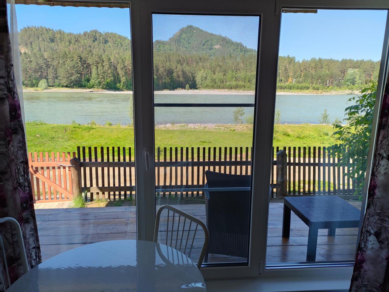 "Дом на берегу" на Алтае у реки Катунь курорт Манжерок