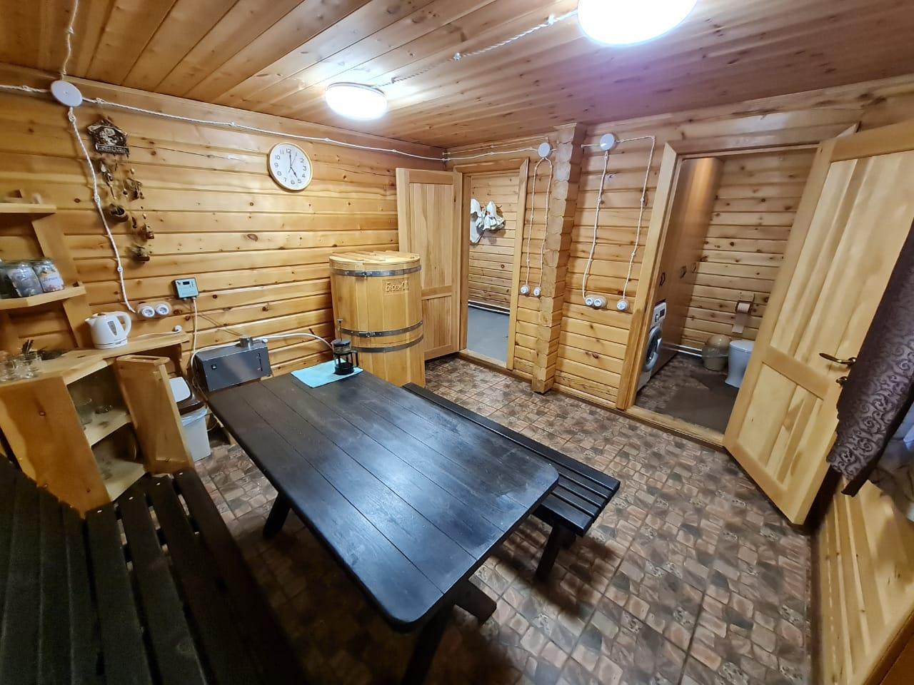 Баня. Комната отдыха и фитобочка.