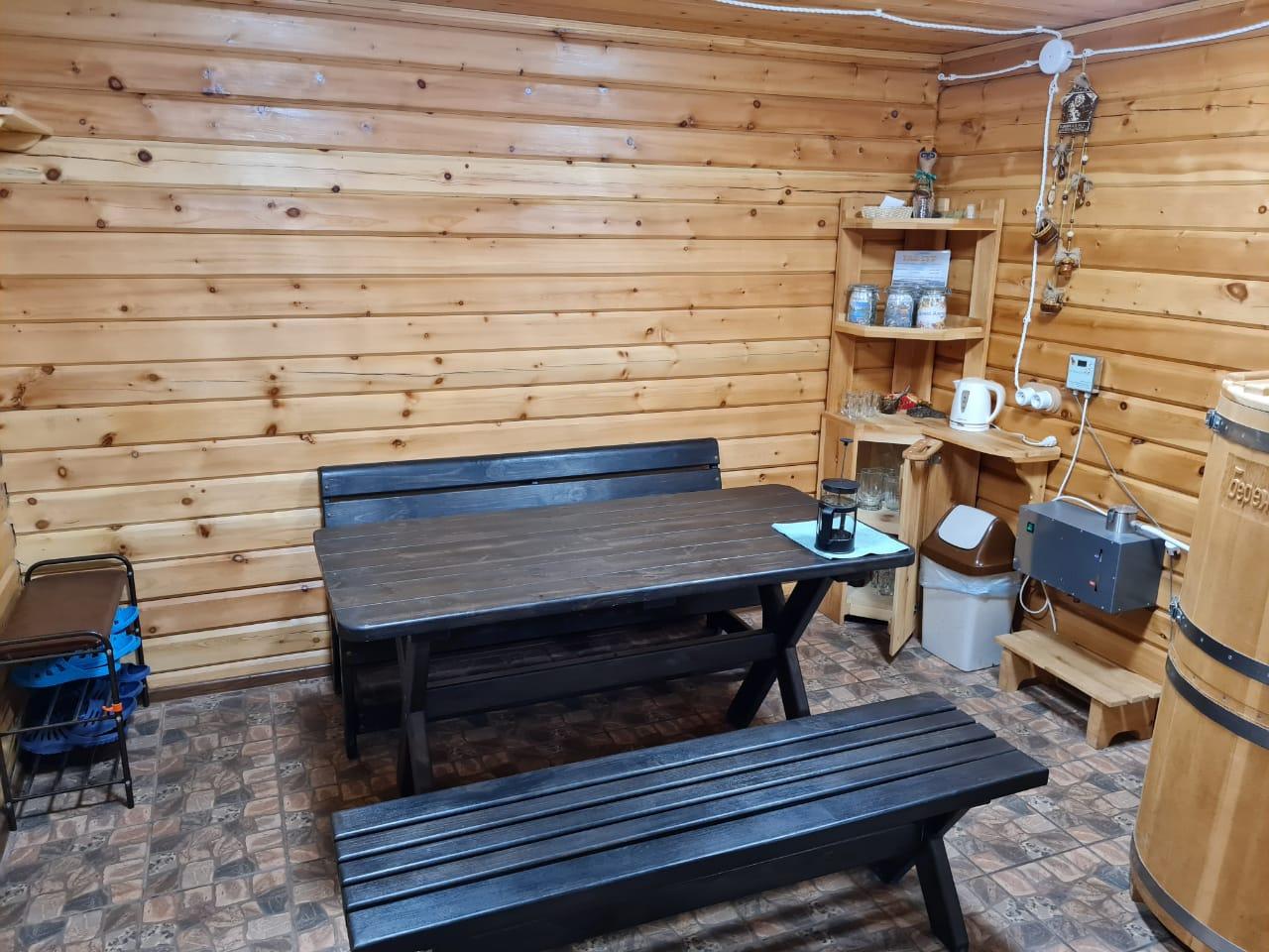 Баня. Комната отдыха и фитобочка.