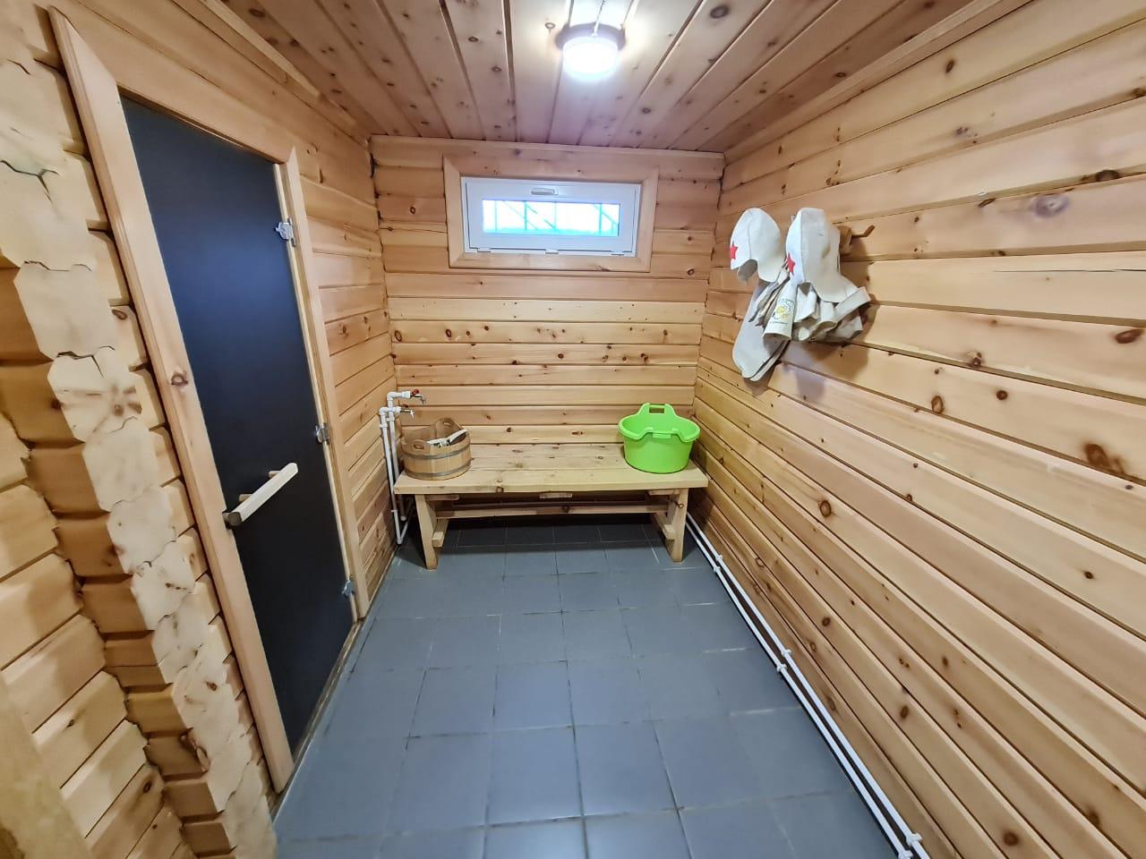 Баня. Помывочная с душем.