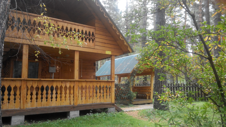 2-хэтажный домик с беседкой