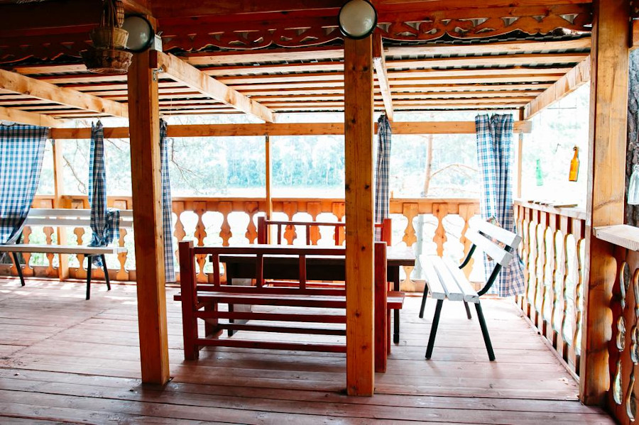 Терраса на берегу