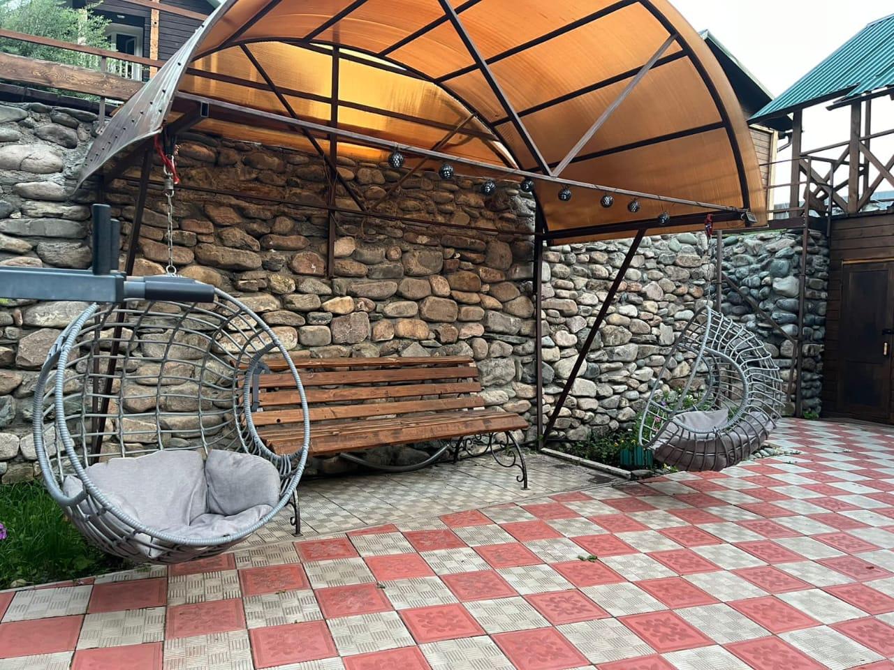 Терраса на берегу реки