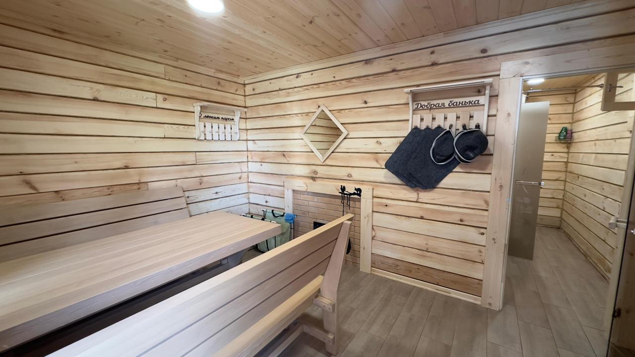 Баня  у бассейна 