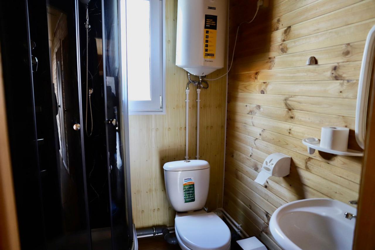 Летний дом. Санузел и душ. 