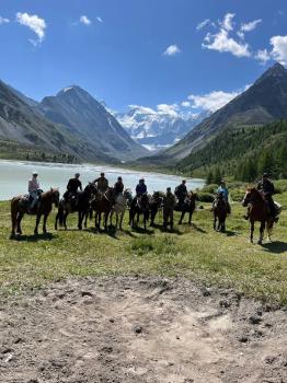 Конный поход к горе Белуха на Алтае без рюкзаков