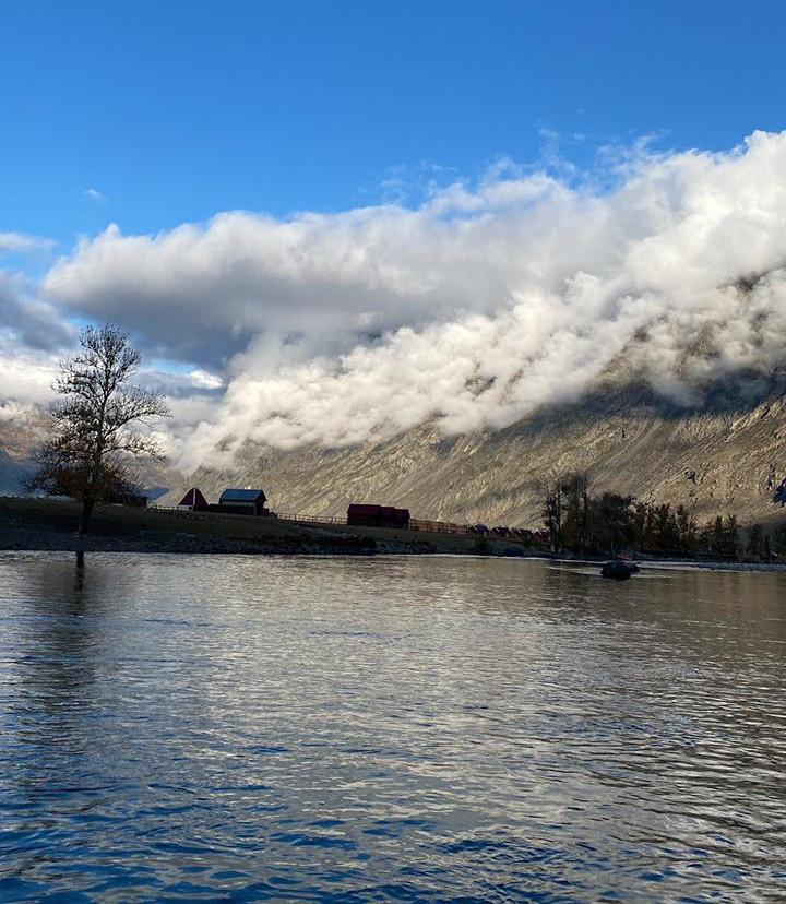 База отдыха "Золотой Алтай" Каменные грибы в долине Чулышман