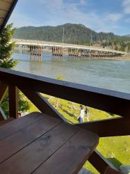 Вид из беседки на берегу 