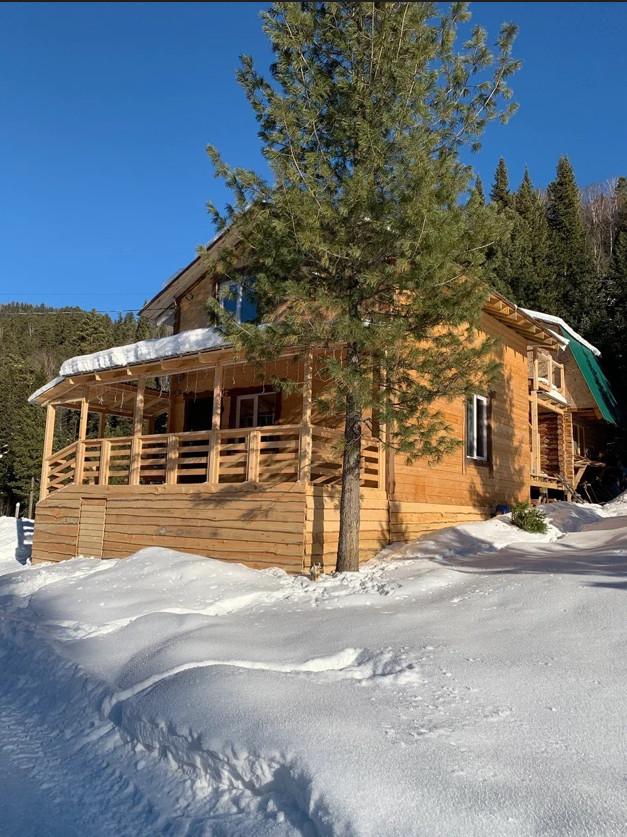 "Дом Петровича" на Телецком озере в Артыбаше