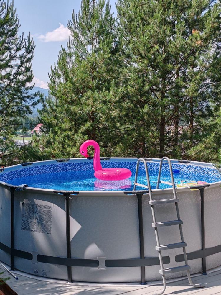 Каркасный бассейн на территории