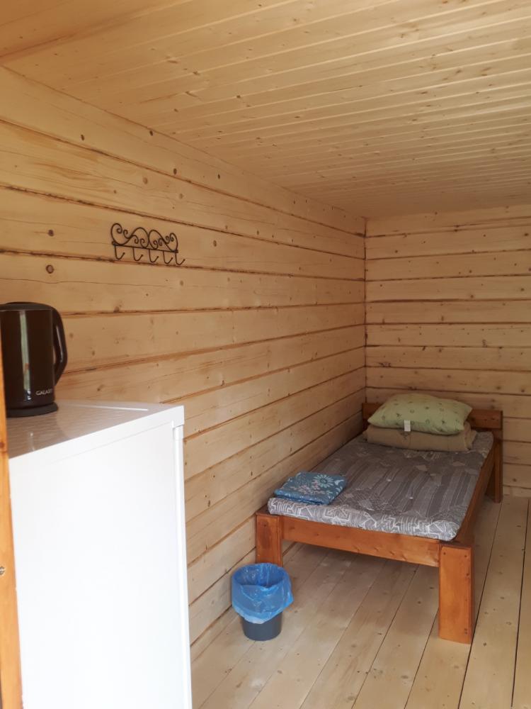 База отдыха "Четыре богатыря" у реки Катунь в Горном Алтае