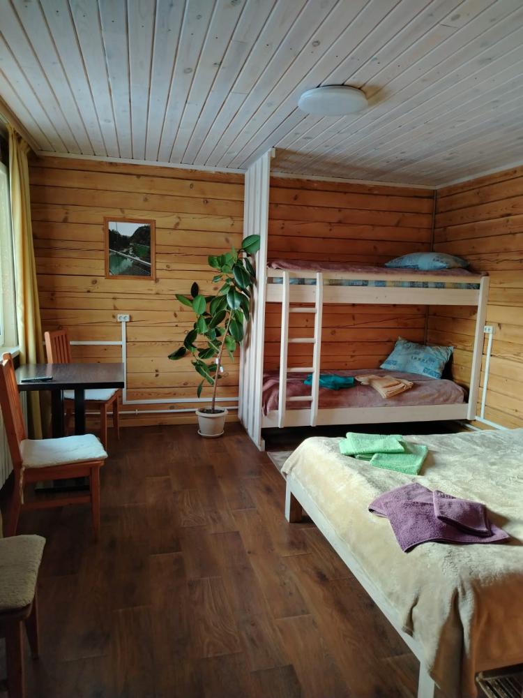 Номер 4-местный благоустроенный 2 этаж