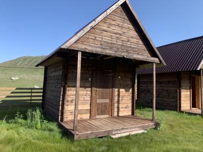 Летний неблагоустроенный домик