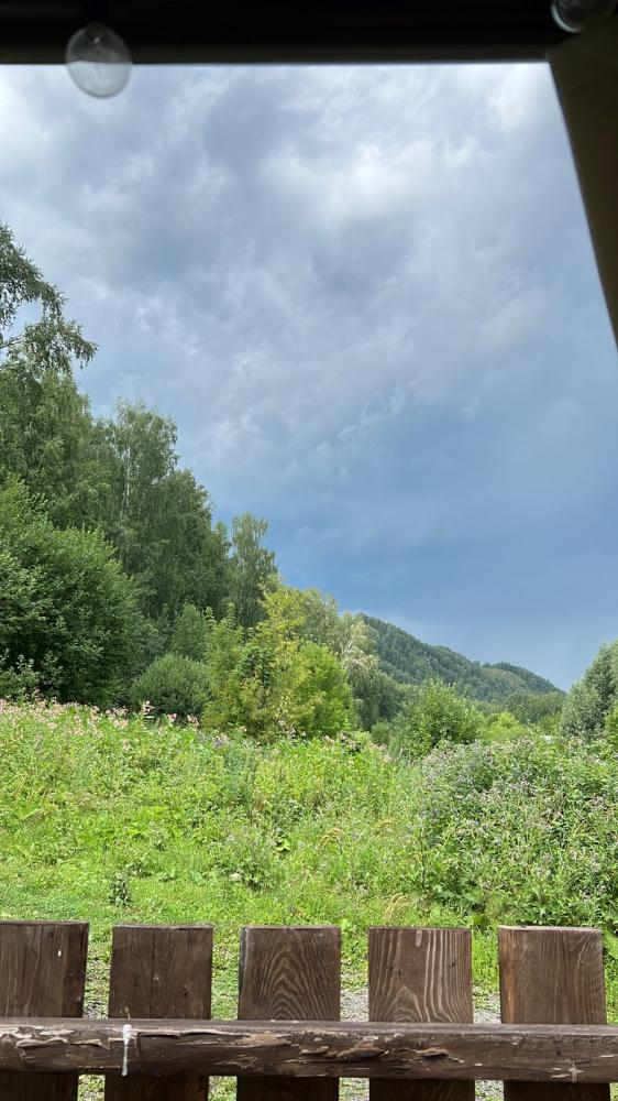 Усадьба "Раздолье" озеро Ая Алтай вид на горы