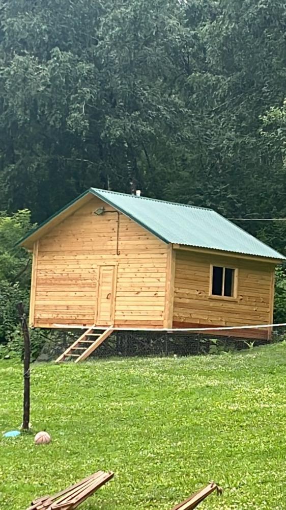 Баня и волейбольная площадка