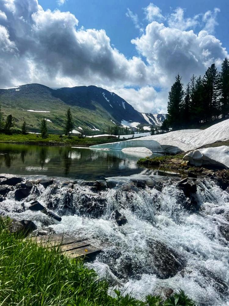 Исток реки Быстрая на Алтае вблизи села Амур