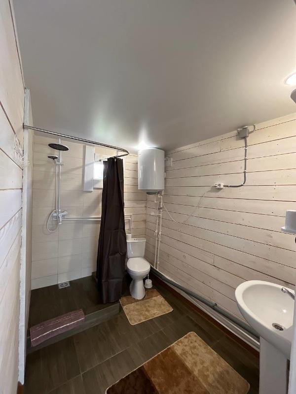 Домик на скале