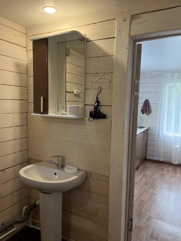 Домик на скале