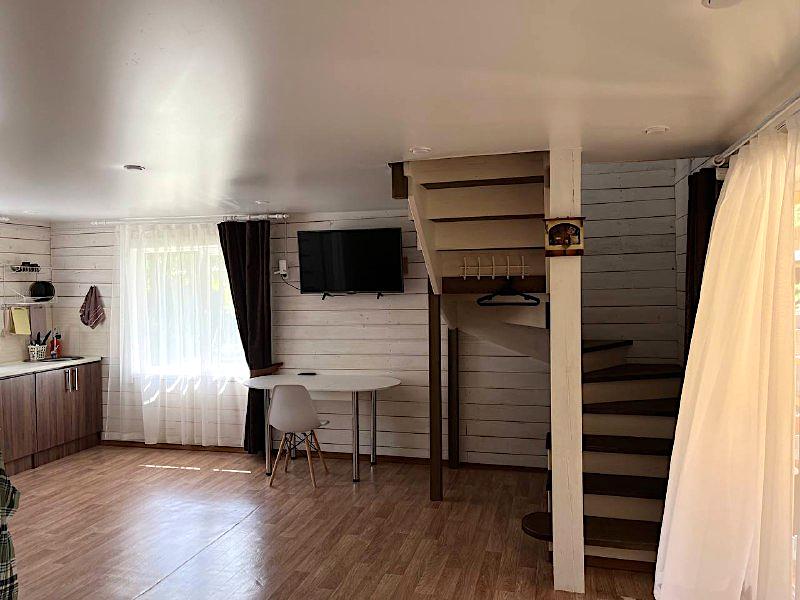 Домик на скале