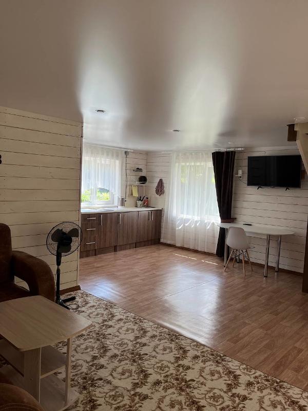 Домик на скале