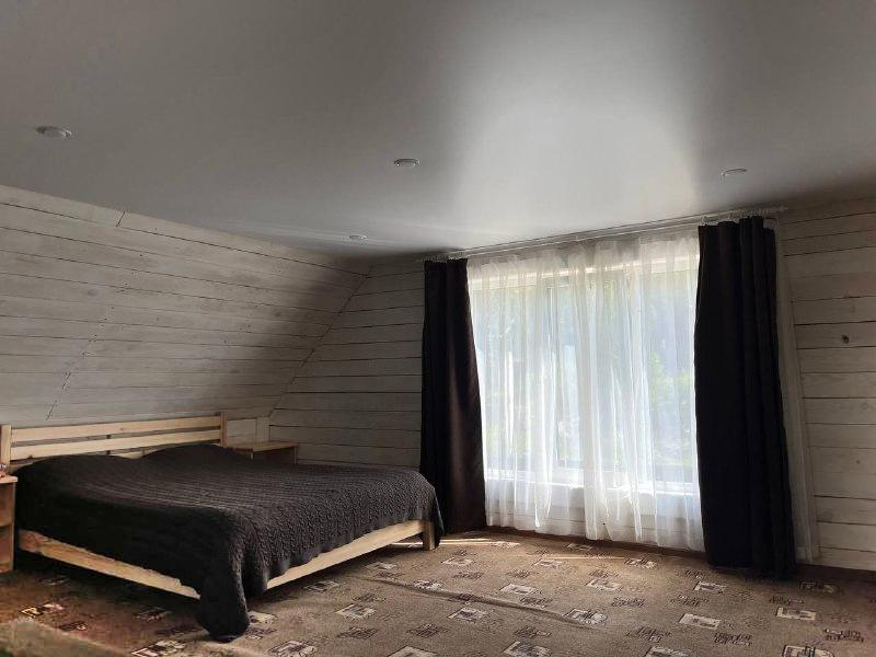 Домик на скале