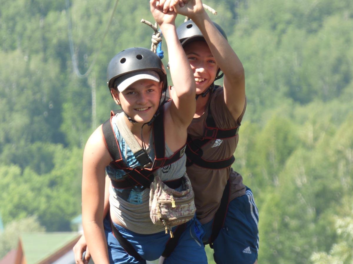 Скоростной канатный спуск на Алтае