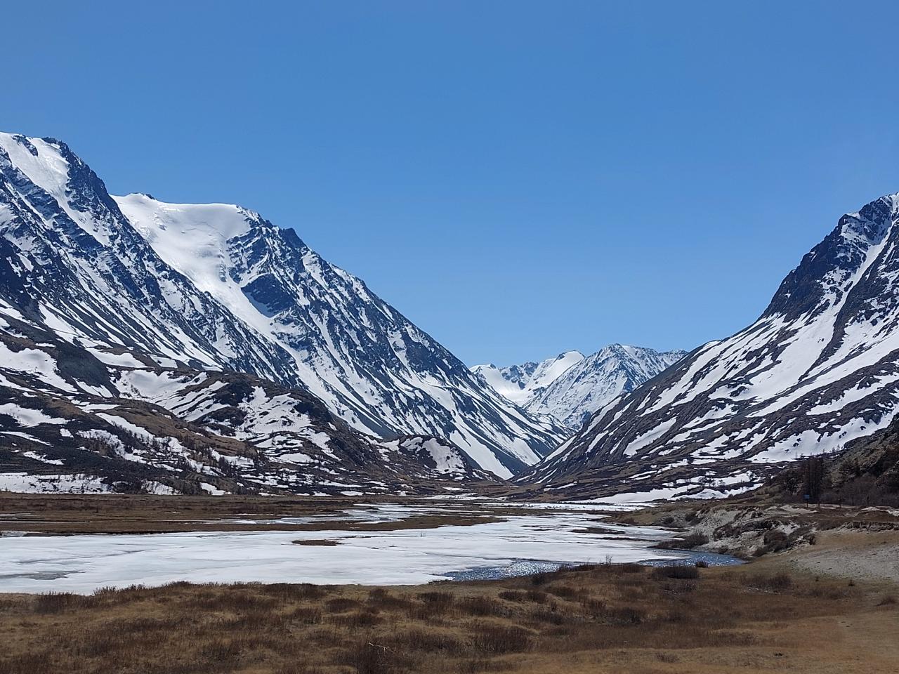 Озеро Белое и Софийский ледник