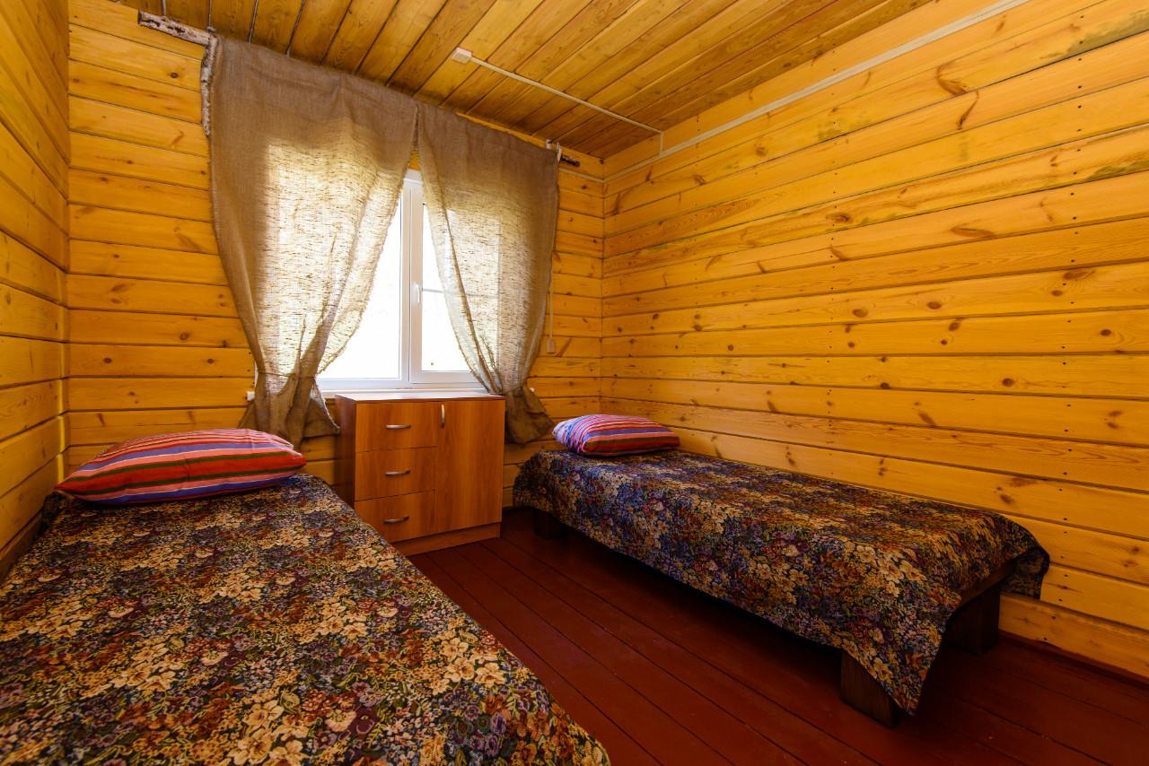 Двухкомнатный домик 4-8 мест с удобствами