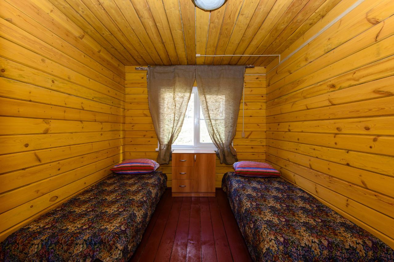 Двухкомнатный домик 4-8 мест с удобствами