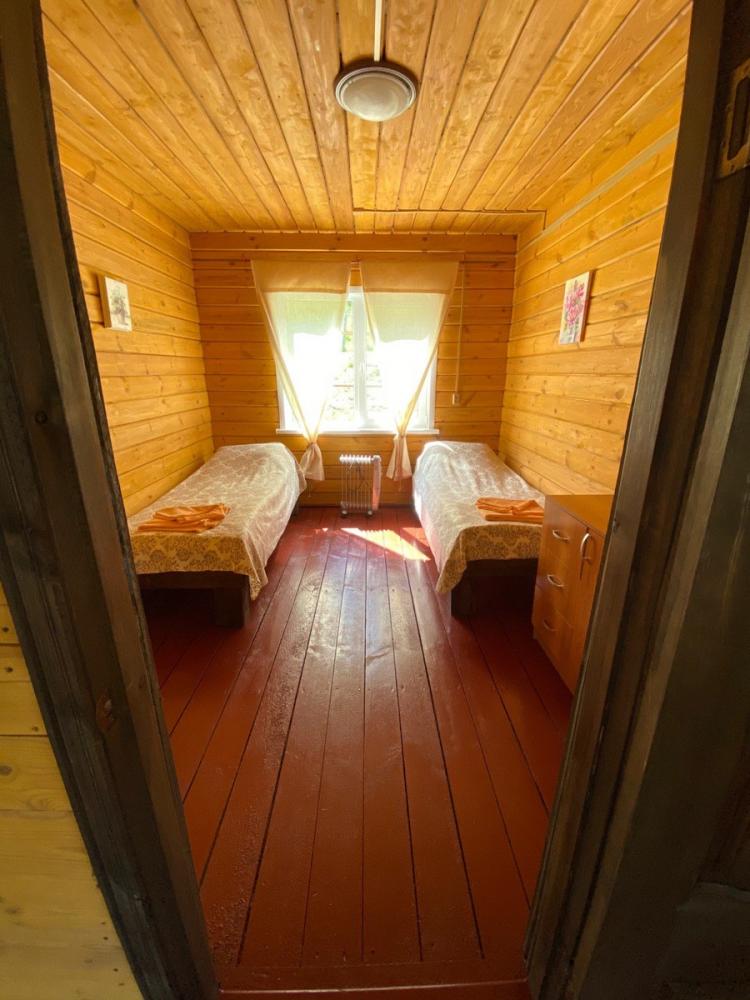 Двухкомнатный домик 4-8 мест с удобствами