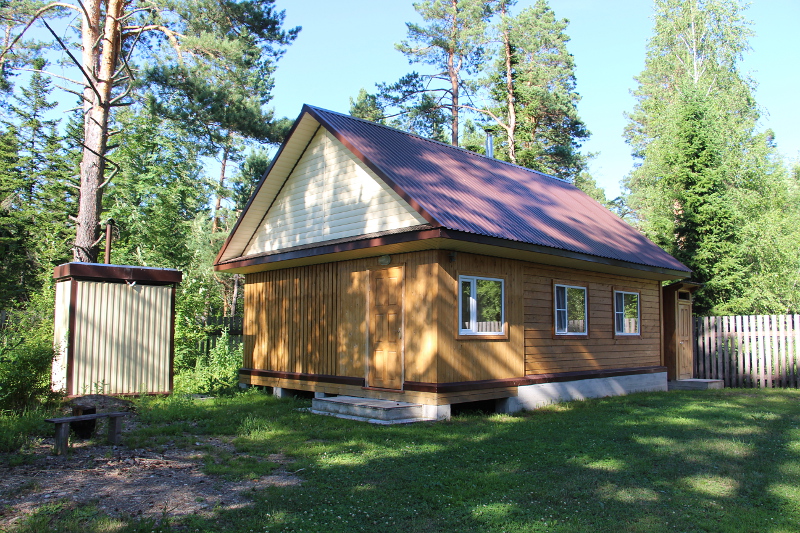 Баня из трех отделений, рядом туалет