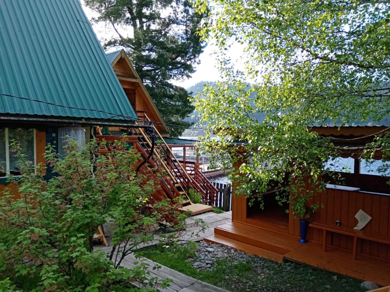 Усадьба "Березка" берег Телецкого озера на Алтае