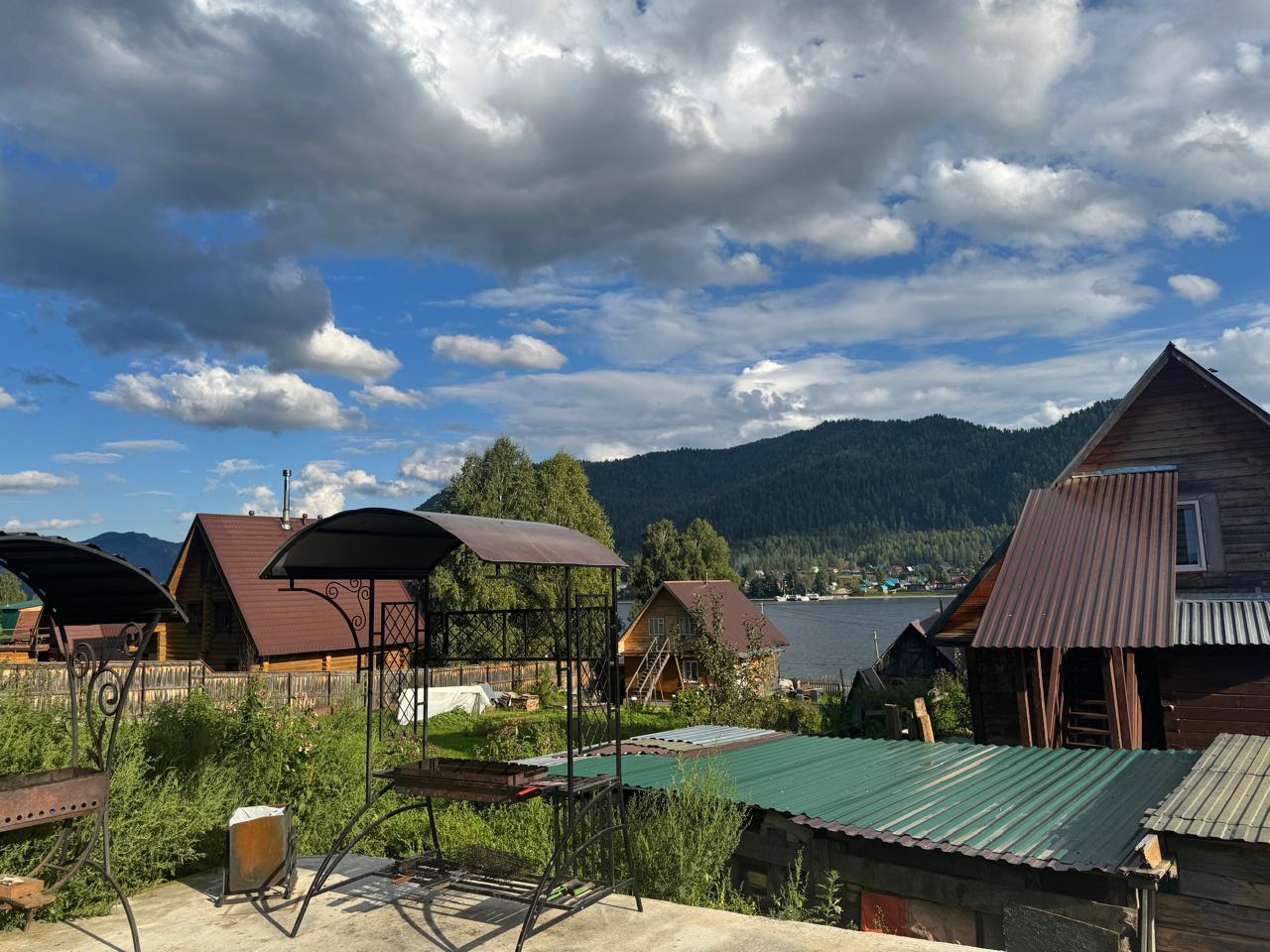 Вид на Телецкое озеро