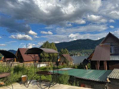 Вид на Телецкое озеро