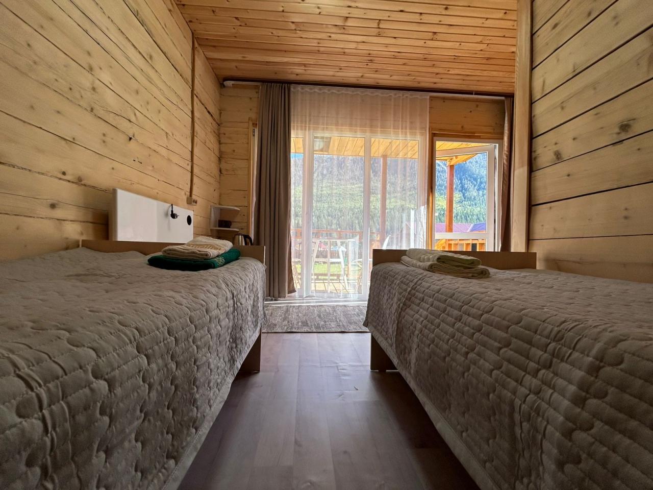 Вид на горы из 2х местного домика!