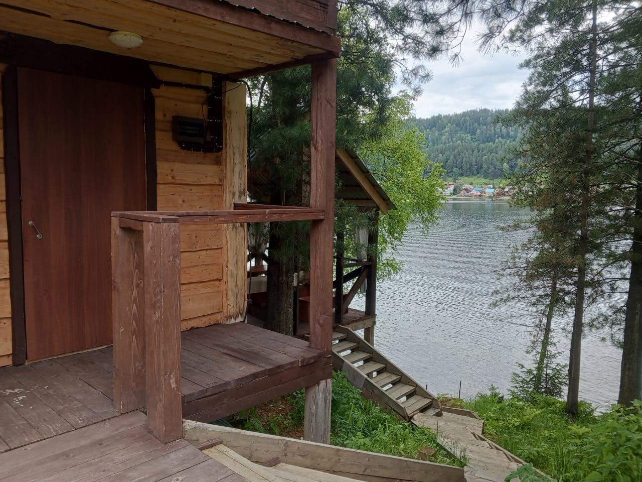 Дом у озера благоустроенный на 8 чел.