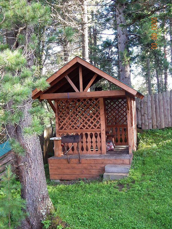 Беседка возле Коттеджа